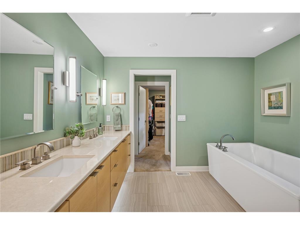 730 Amber Drive Shoreview MN 55126 - Emily 6752092 image33