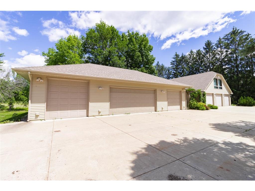 731 W 96th Street Chanhassen MN 55317 6561282 image1