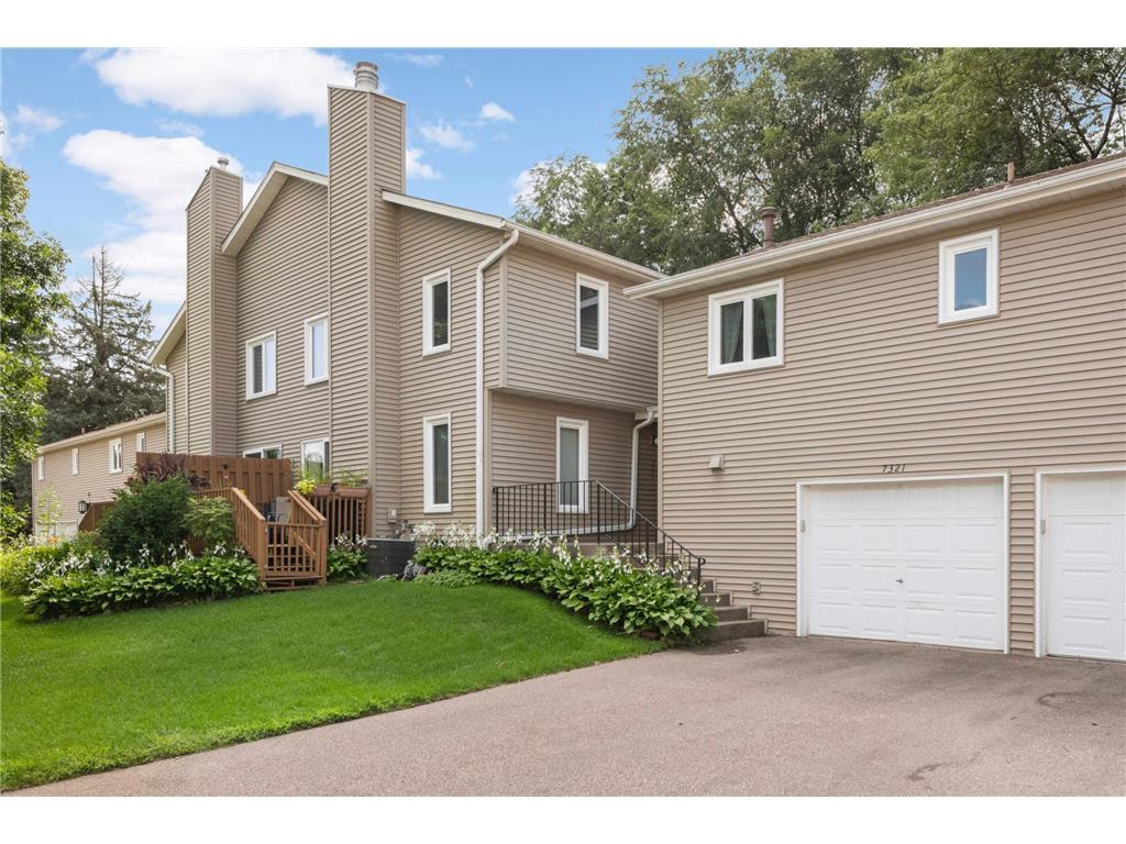7321 Woodstock Curve Bloomington MN 55438 7049454 image1