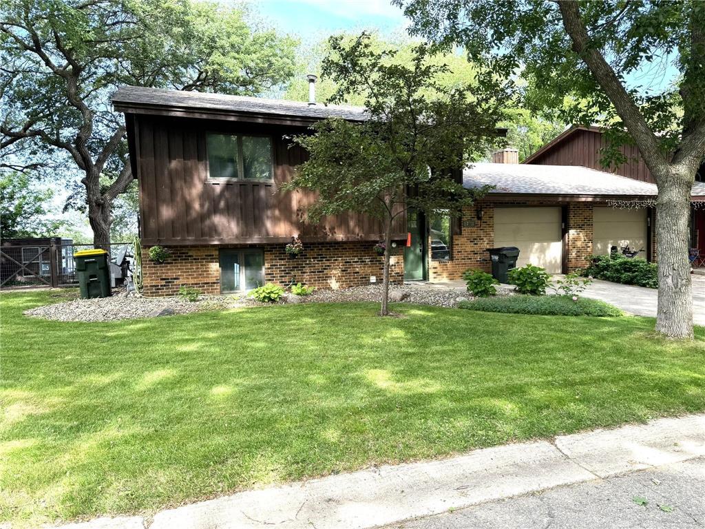 733 11th Street NW Willmar MN 56201 - Foot 6554877 image1