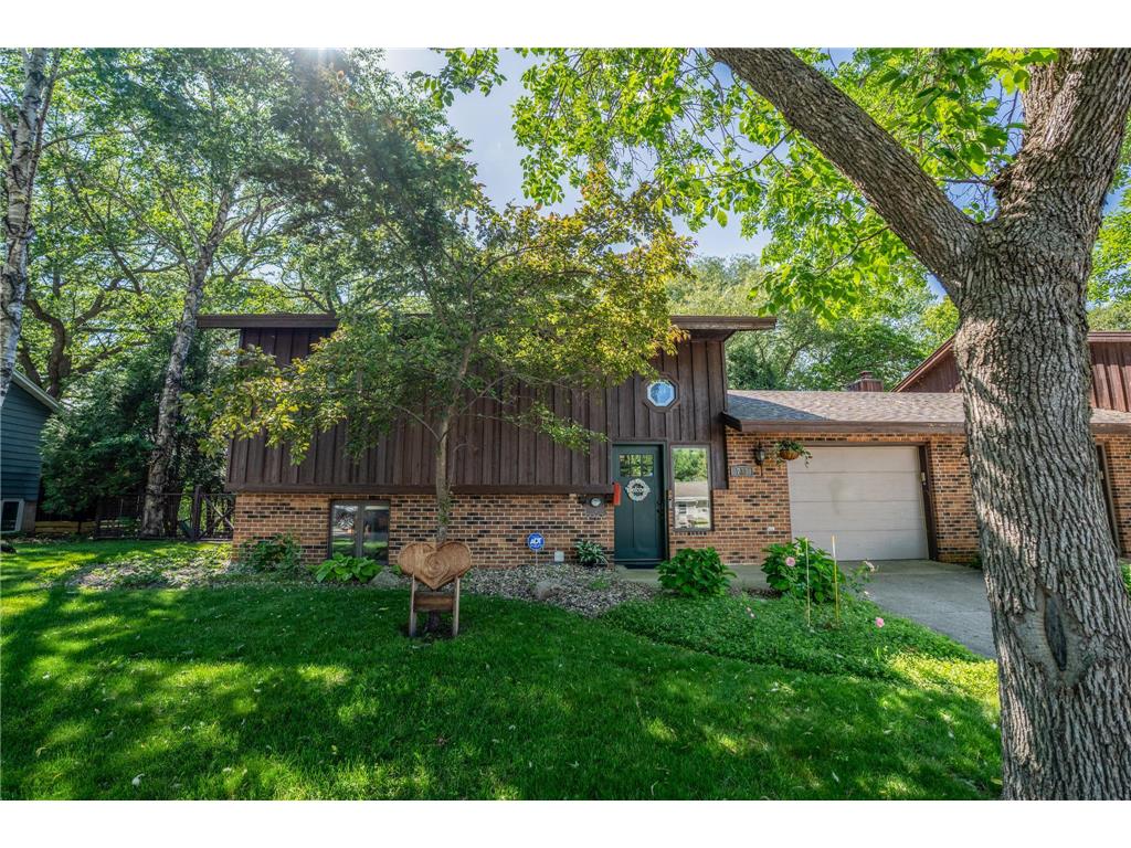 733 11th Street NW Willmar MN 56201 - Foot 7095424 image1