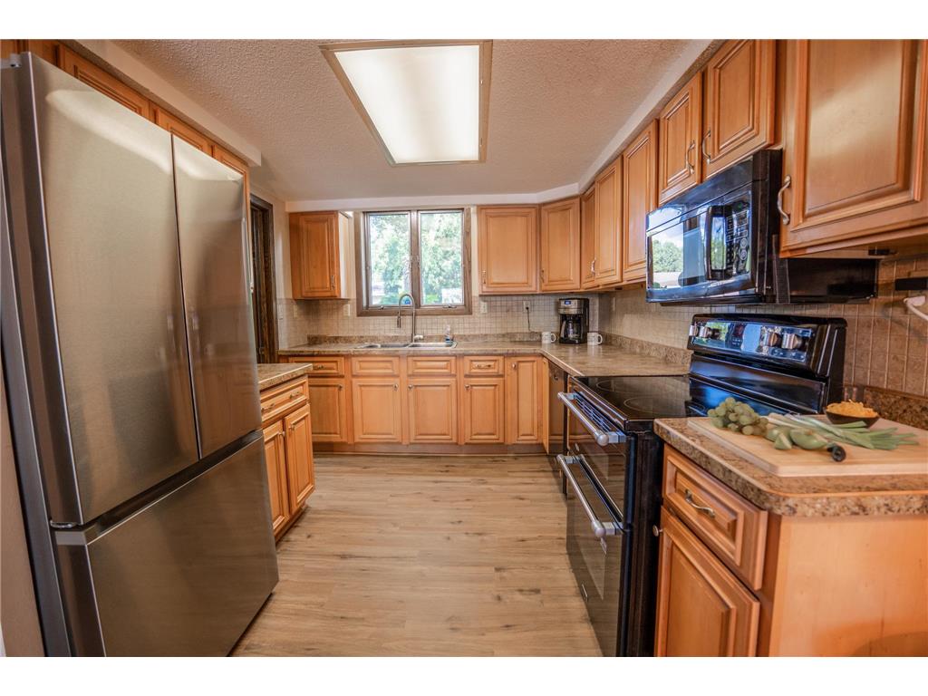 733 11th Street NW Willmar MN 56201 - Foot 7095424 image11