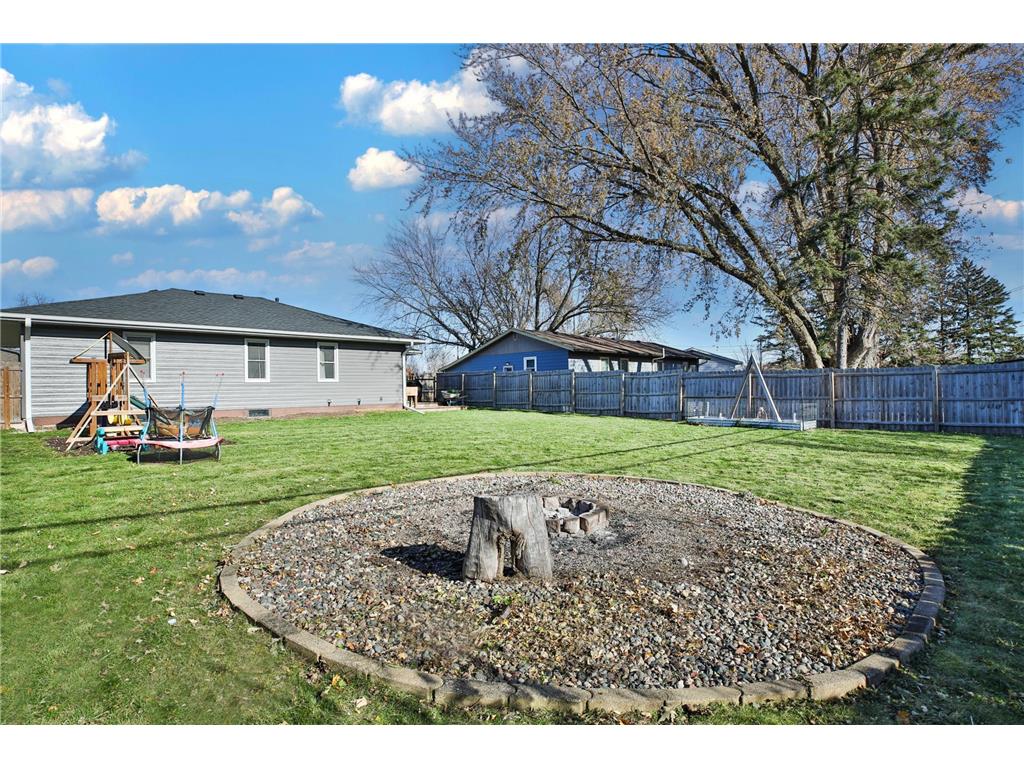733 E Academy Street Owatonna MN 55060 7042243 image17