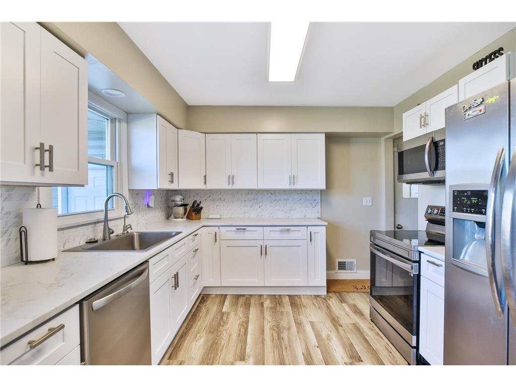 733 E Academy Street Owatonna MN 55060 7042243 image3