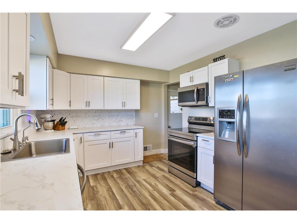 733 E Academy Street Owatonna MN 55060 7042243 image5