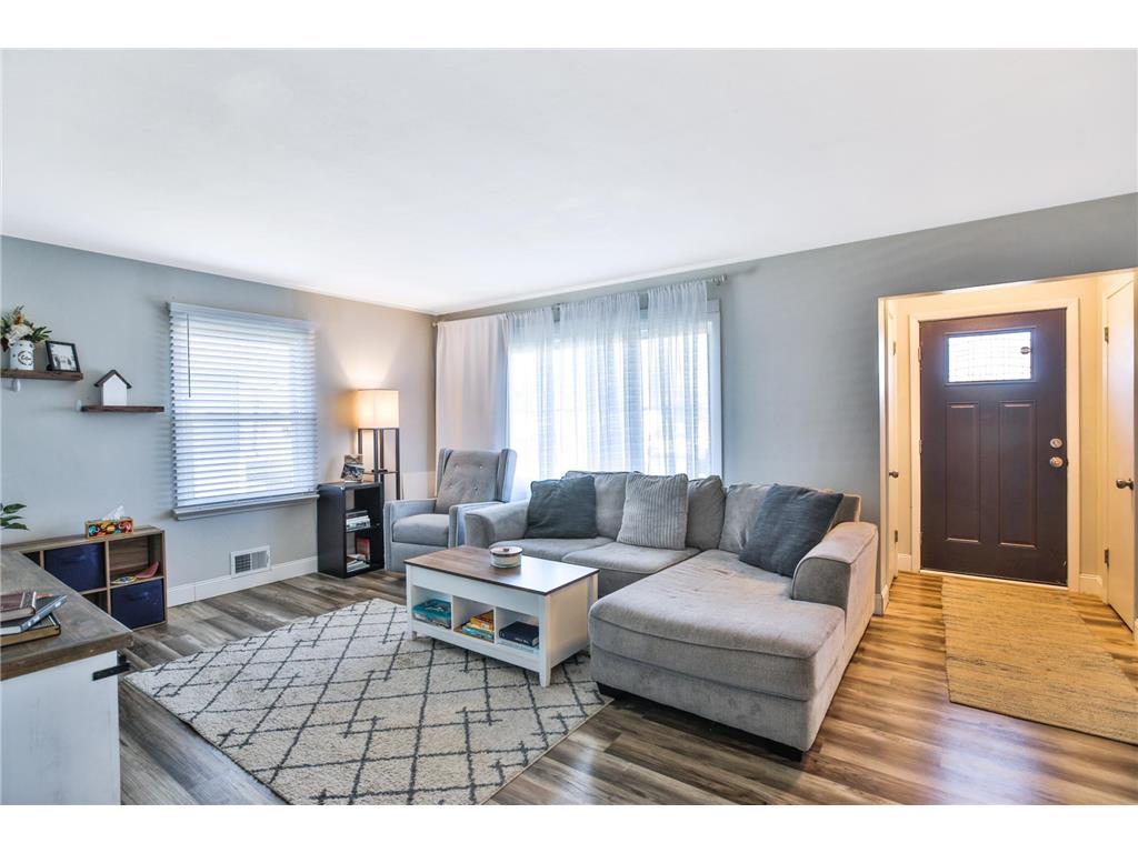 733 E Academy Street Owatonna MN 55060 7042243 image7