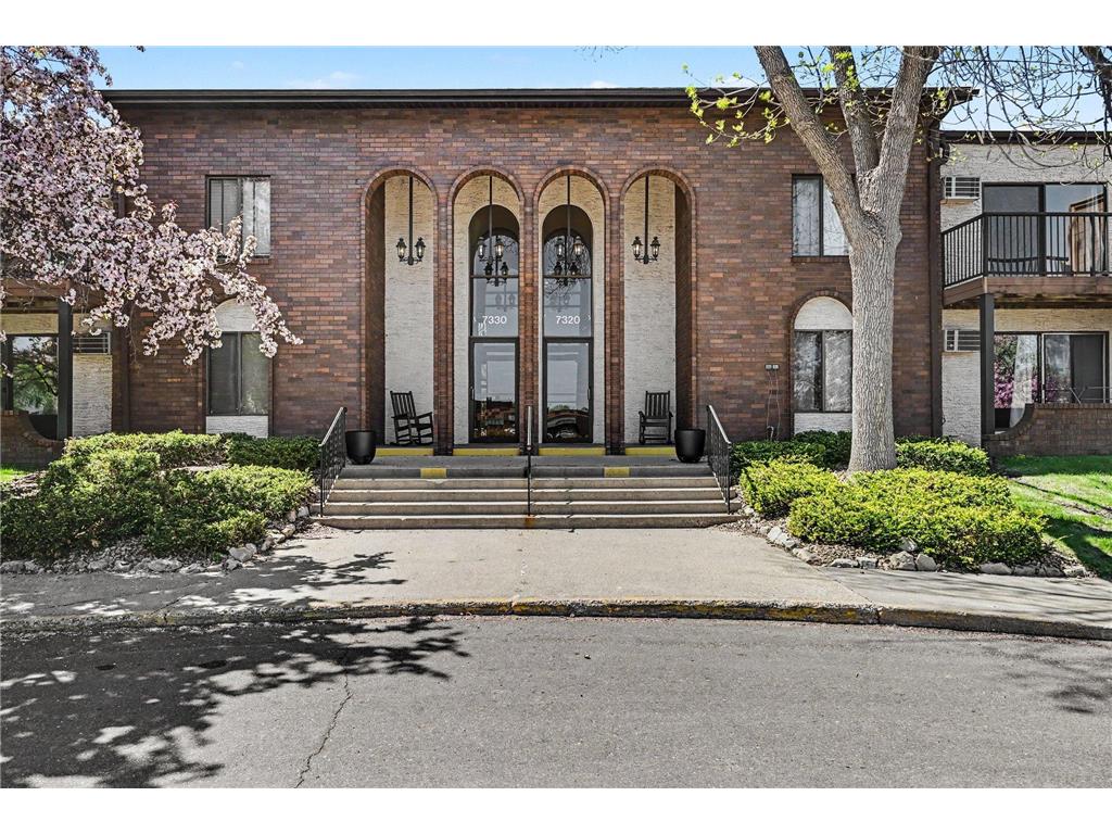 7330 York Avenue S #1031 Edina MN 55435 7071243 image1