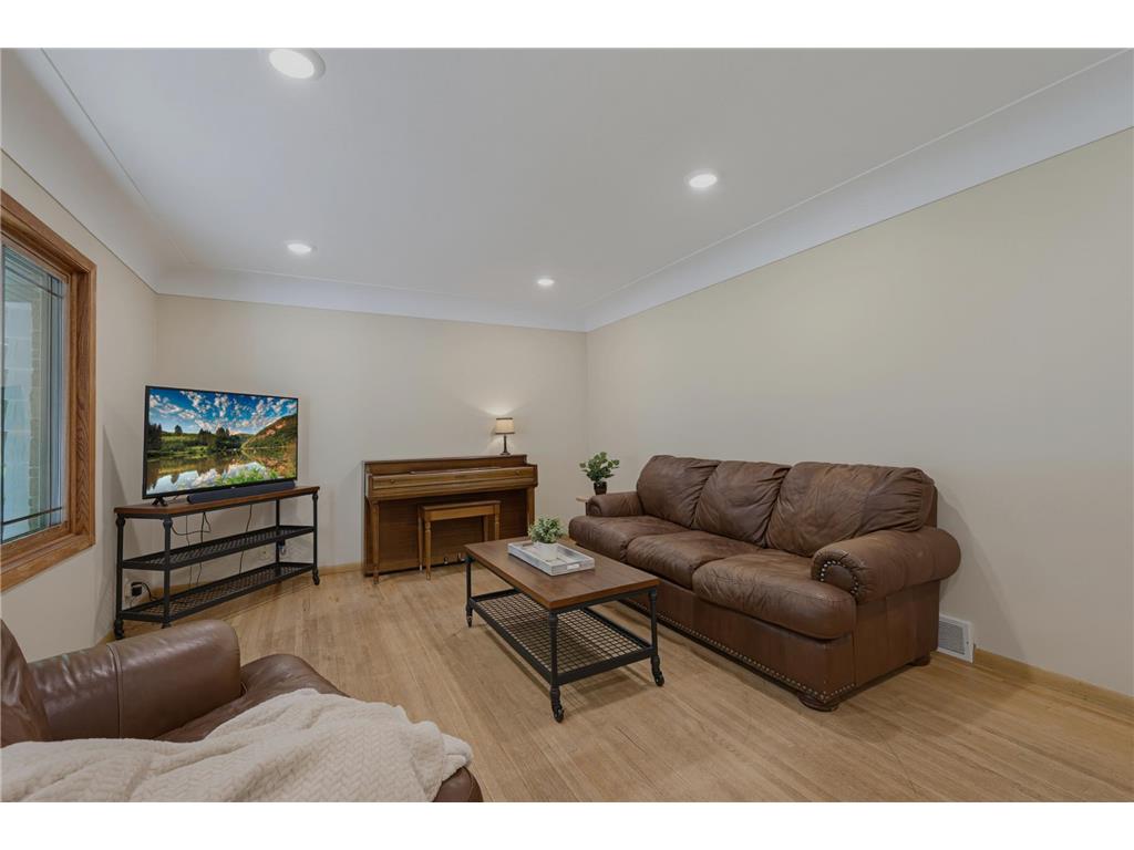 735 E 4th Street Litchfield MN 55355 7094468 image3