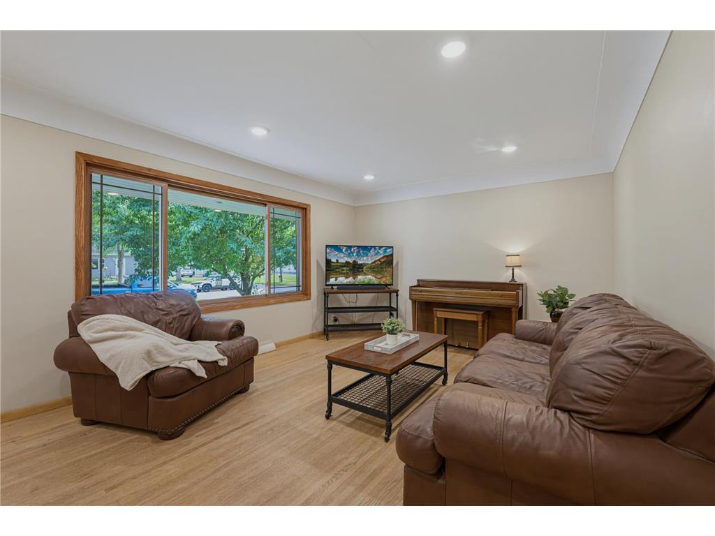 735 E 4th Street Litchfield MN 55355 7094468 image4