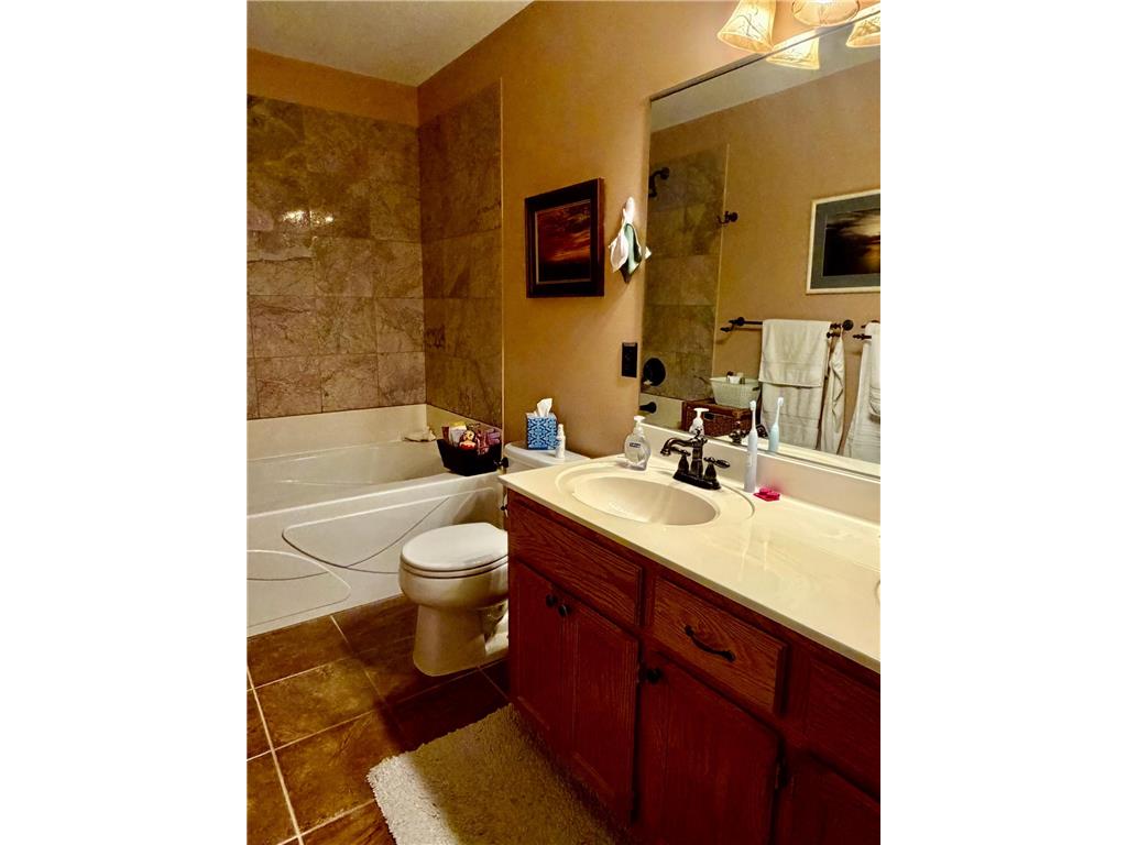 736 E Nicollet Boulevard Burnsville MN 55337 7060101 image12