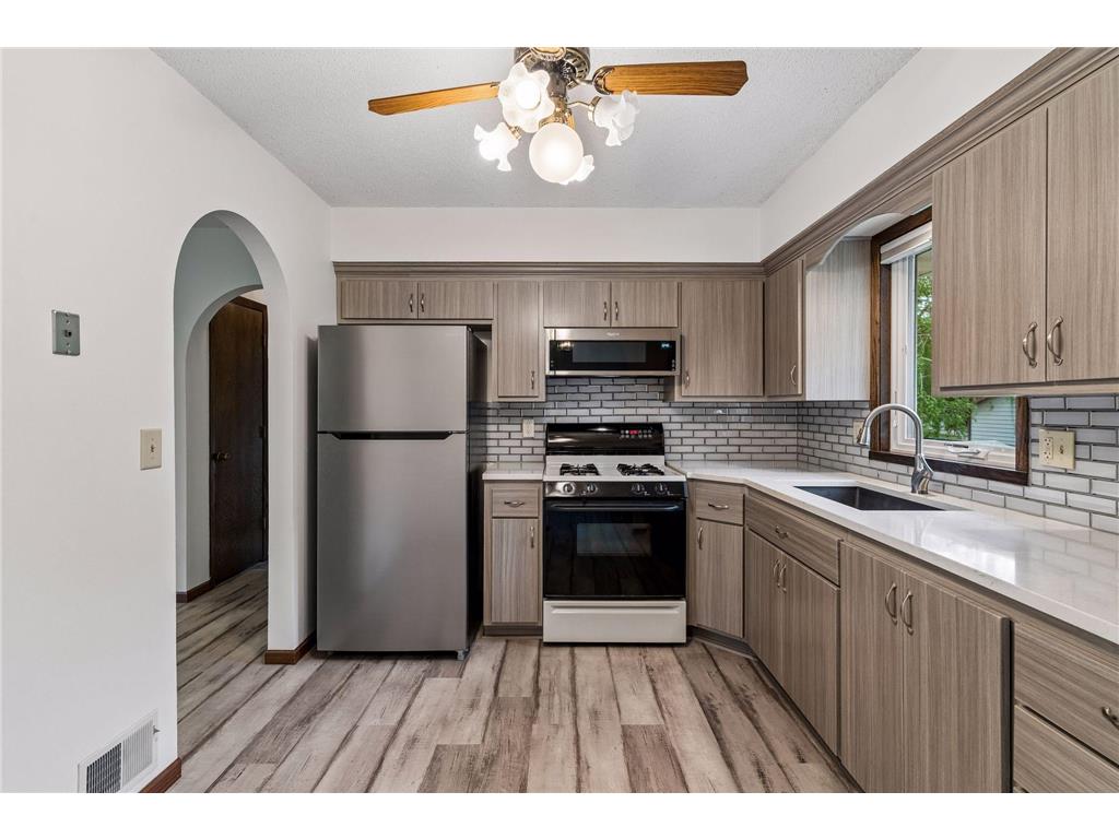 7360 Pinetree Lane NE Fridley MN 55432 7059699 image13