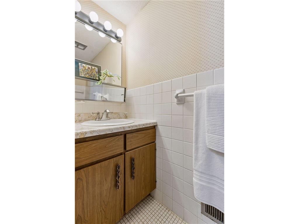 7361 W Franklin Avenue Saint Louis Park MN 55426 7038086 image27