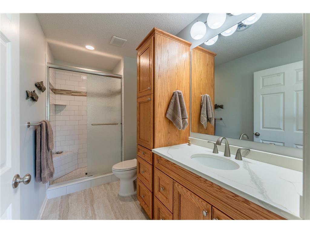 737 Markgrafs Lake Draw Woodbury MN 55129 - Markgrafs 7100459 image14