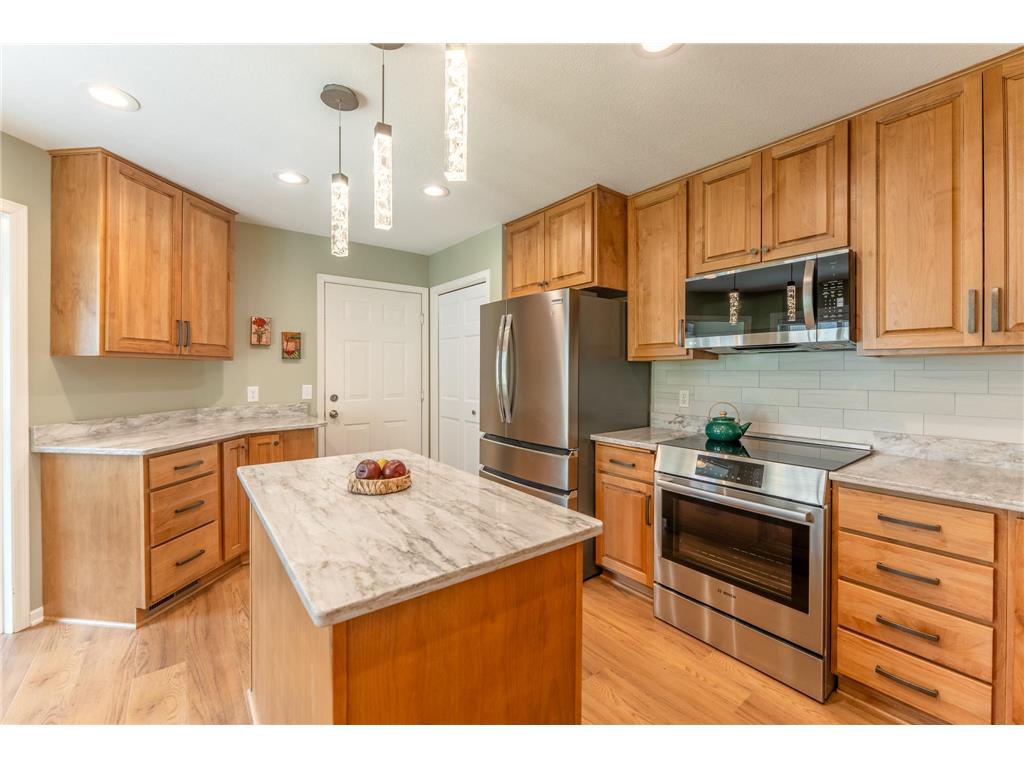 737 Markgrafs Lake Draw Woodbury MN 55129 - Markgrafs 7100459 image4