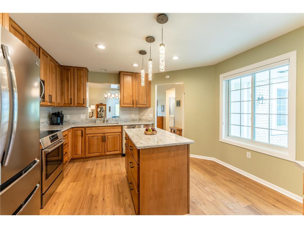 737 Markgrafs Lake Draw Woodbury MN 55129 - Markgrafs 7100459 image5