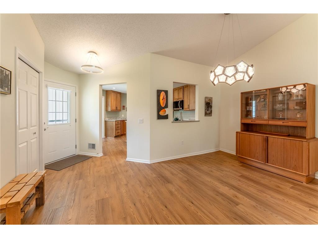 737 Markgrafs Lake Draw Woodbury MN 55129 - Markgrafs 7100459 image6