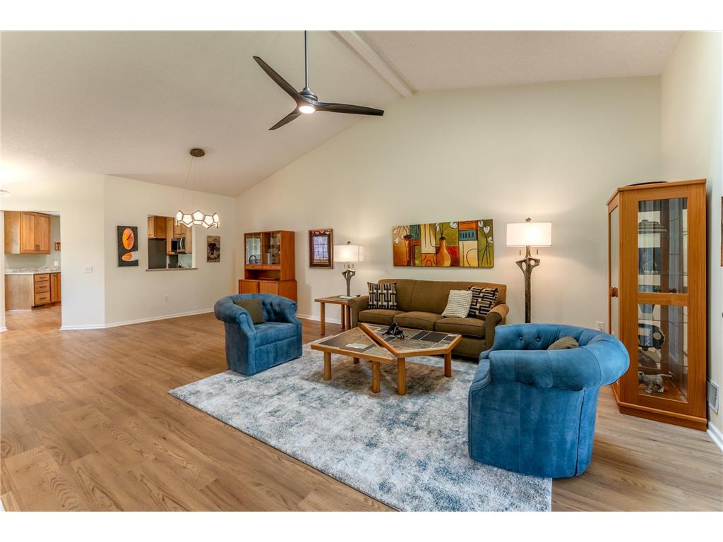 737 Markgrafs Lake Draw Woodbury MN 55129 - Markgrafs 7100459 image7