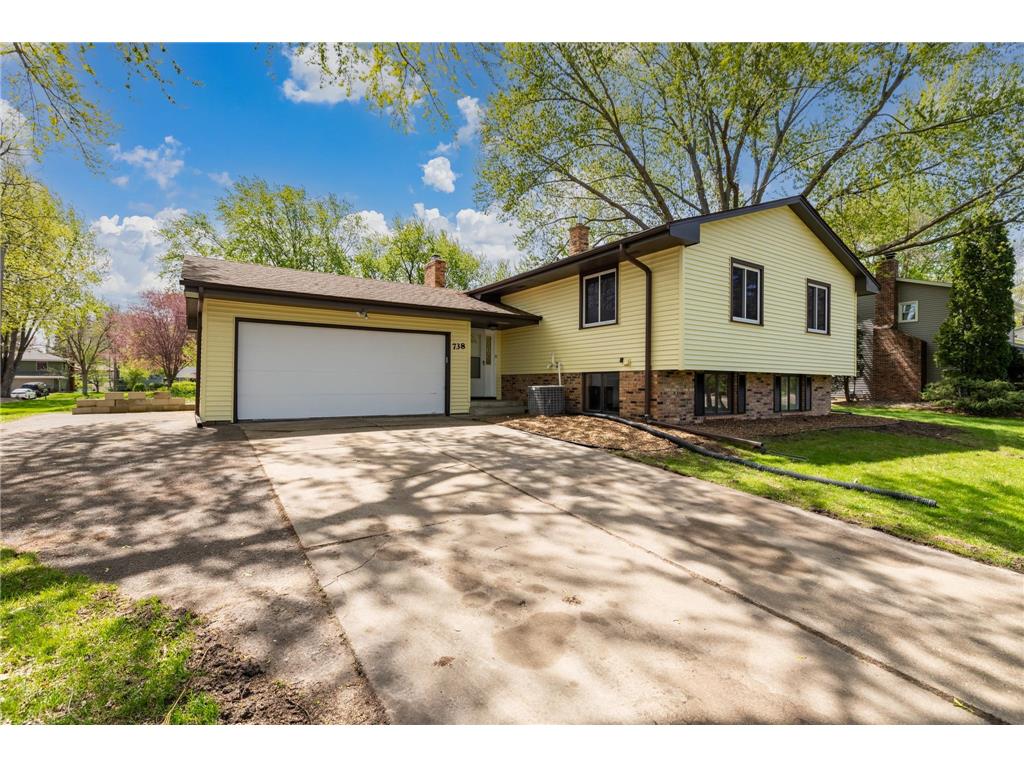 738 County Road B E Maplewood MN 55117 7068119 image1