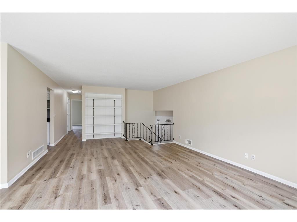 738 County Road B E Maplewood MN 55117 7068119 image14