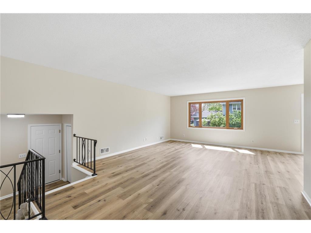 738 County Road B E Maplewood MN 55117 7068119 image16