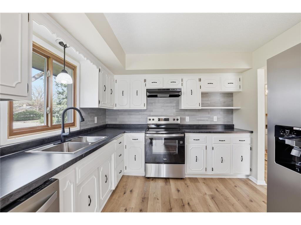 738 County Road B E Maplewood MN 55117 7068119 image17