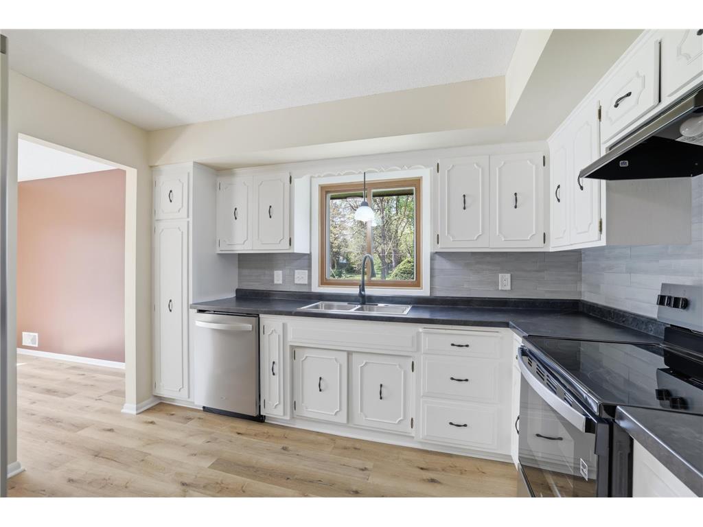 738 County Road B E Maplewood MN 55117 7068119 image19