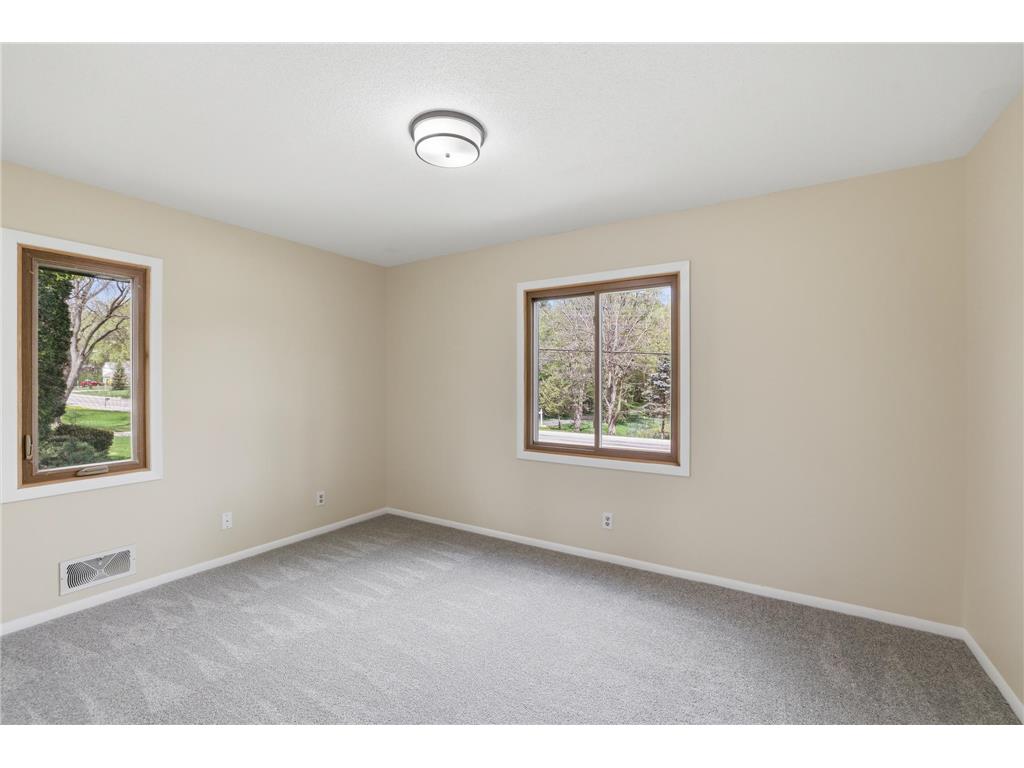 738 County Road B E Maplewood MN 55117 7068119 image21
