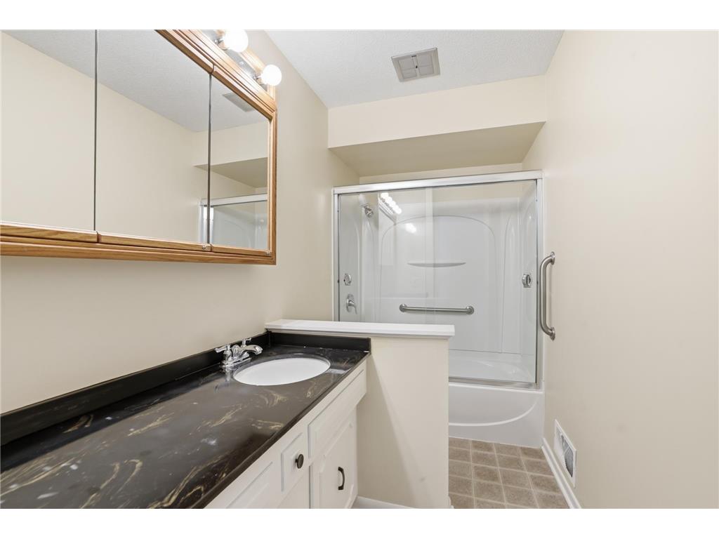 738 County Road B E Maplewood MN 55117 7068119 image24