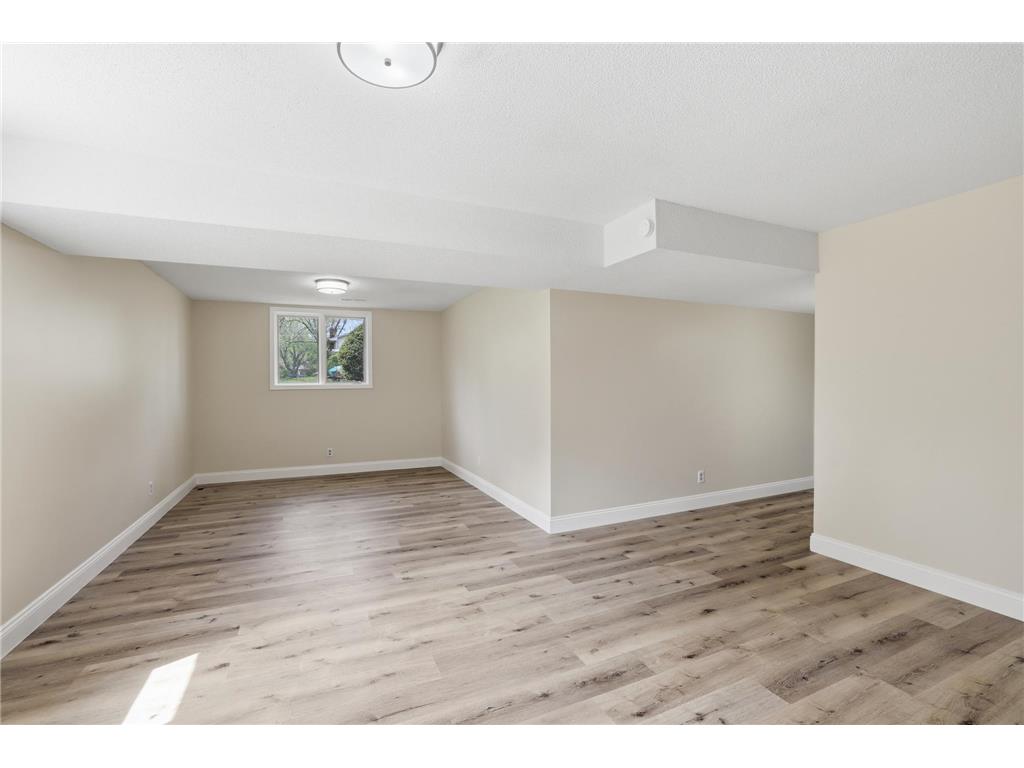 738 County Road B E Maplewood MN 55117 7068119 image27