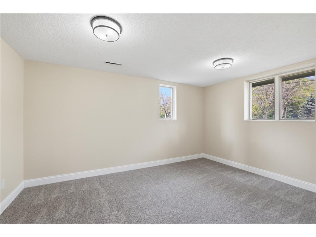 738 County Road B E Maplewood MN 55117 7068119 image31