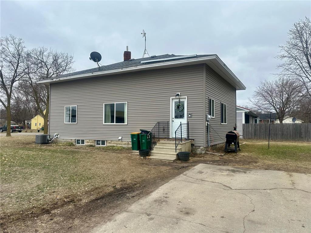 739 E 1st Street Litchfield MN 55355 7039106 image2