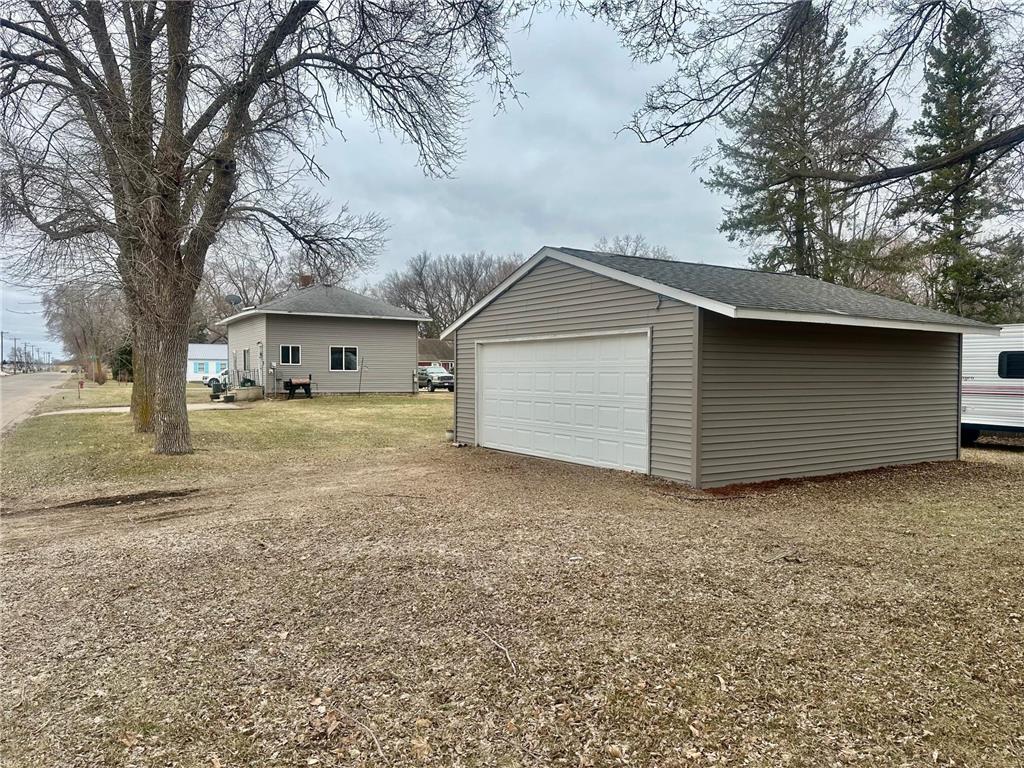 739 E 1st Street Litchfield MN 55355 7039106 image3