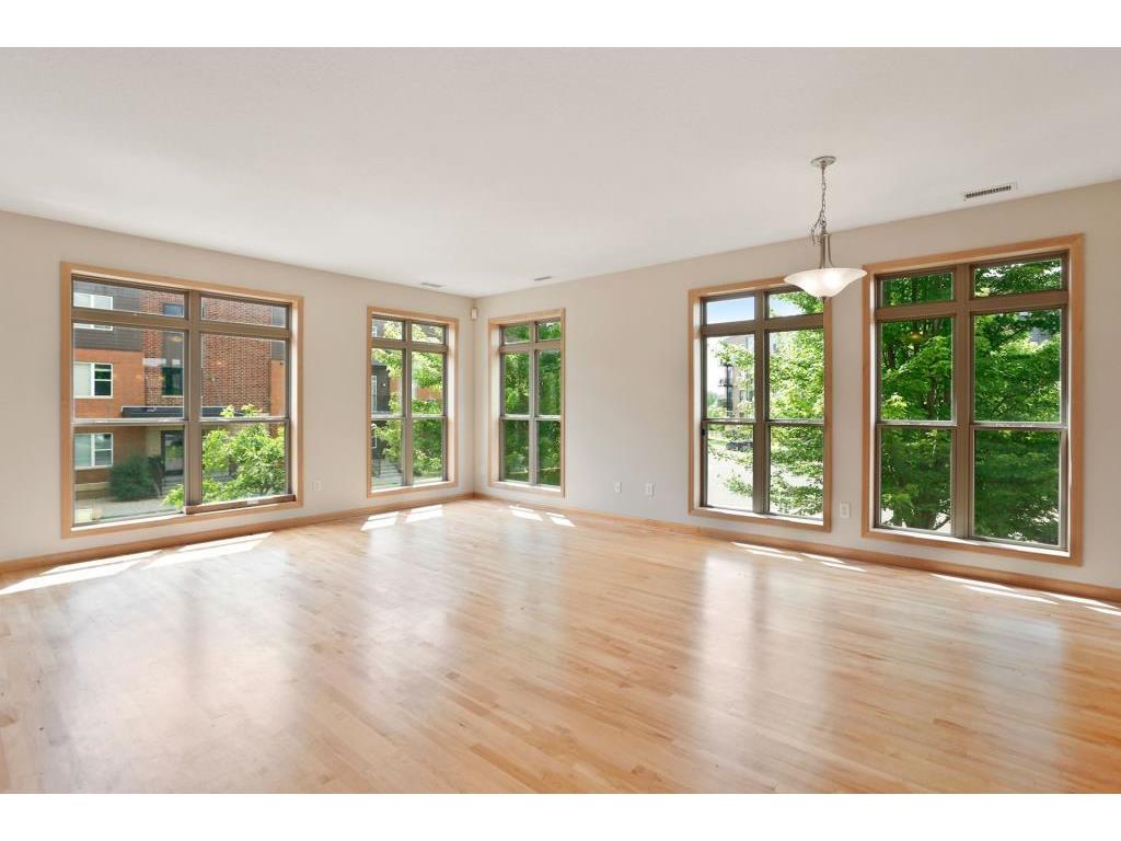 739 Mercer Street Saint Paul MN 55102 6331000 image1