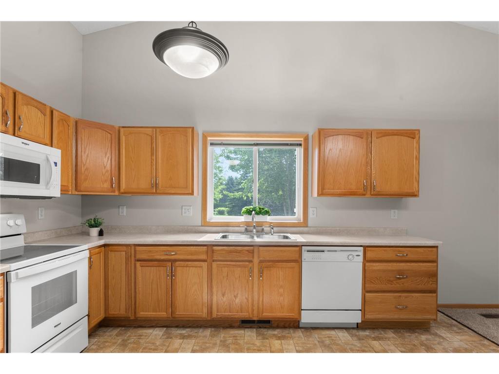 74 Crown Pointe Curve Hudson WI 54016 7075113 image10
