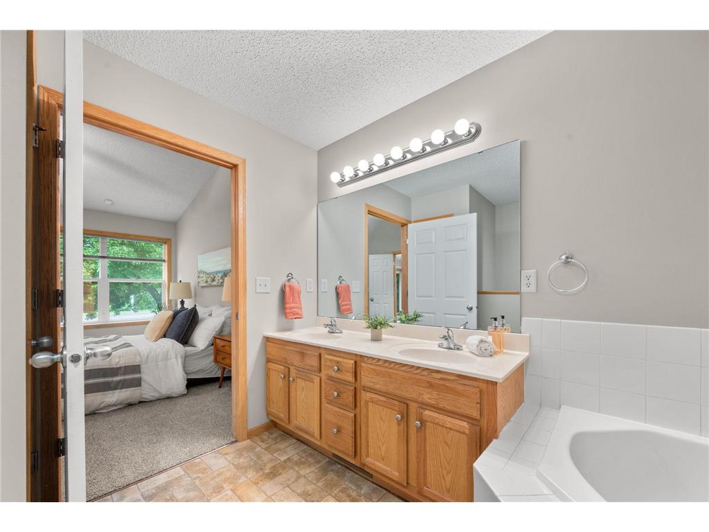 74 Crown Pointe Curve Hudson WI 54016 7075113 image17