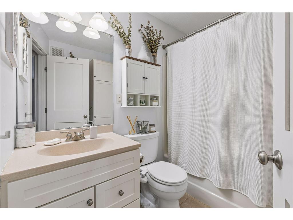 7401 W 101st Street #320 Bloomington MN 55438 7072404 image15