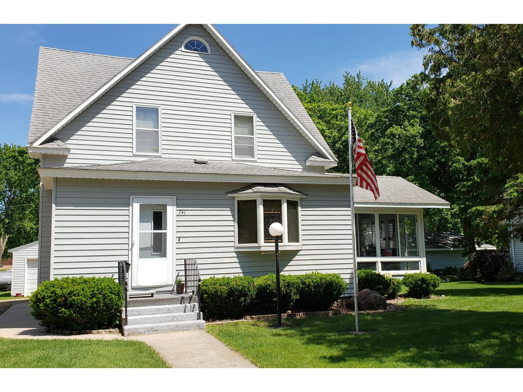 741 2nd Avenue SW, Wells, MN 56097 MLS 5765651 Edina Realty