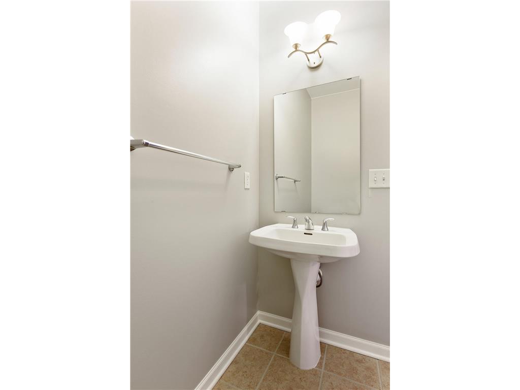 741 Victoria Street S Saint Paul MN 55102 7093924 image6