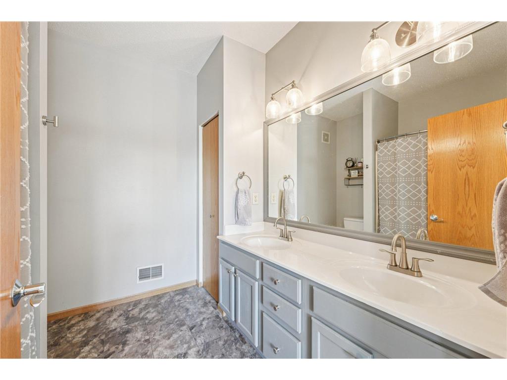 7413 Zane Avenue N Brooklyn Park MN 55443 7045329 image25