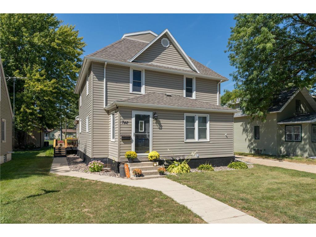 742 2nd Avenue SW Wells MN 56097 6738575 image1