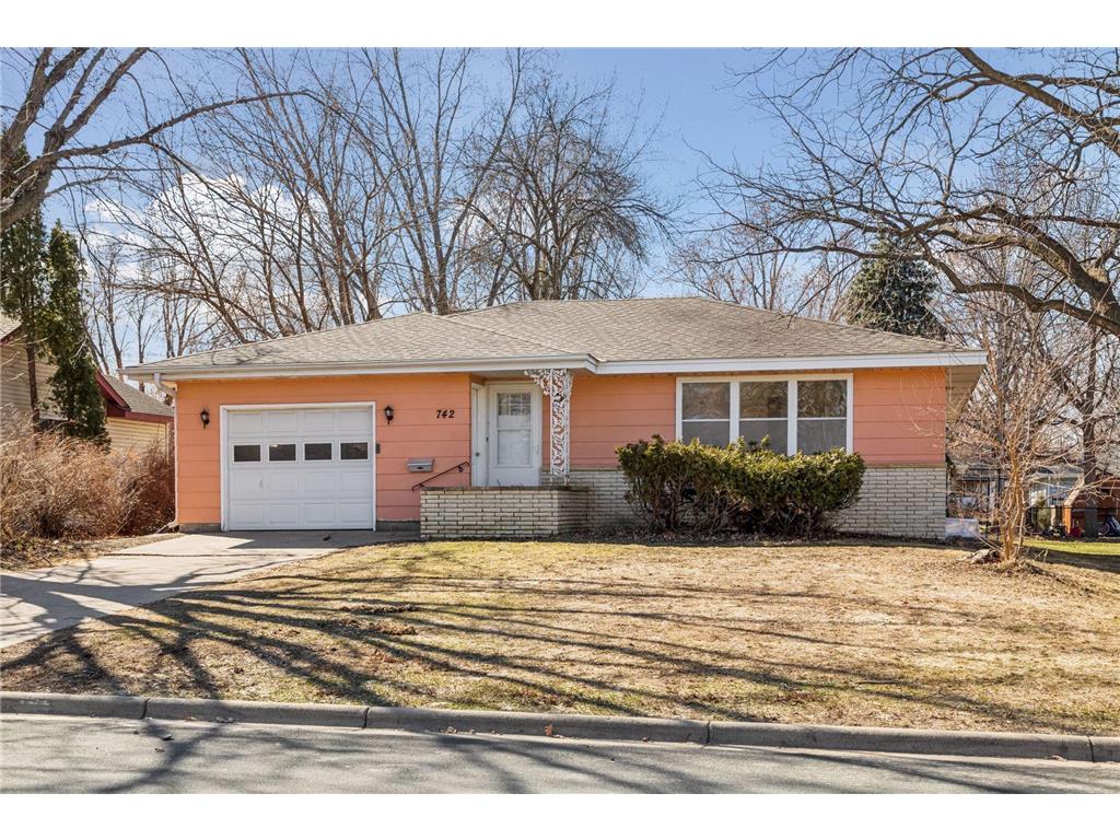 742 Atwood Street S Shakopee MN 55379 7037292 image1