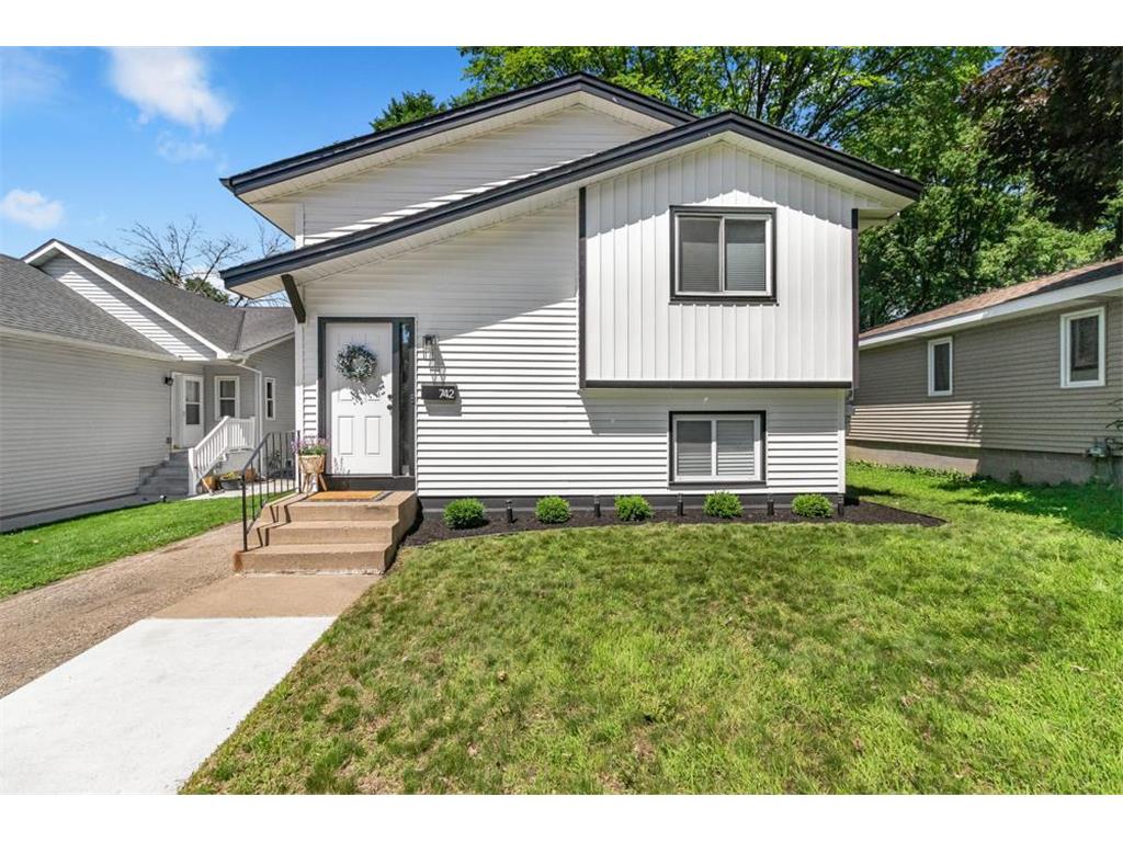 742 Tyler Street NE Minneapolis MN 55413 6749306 image1