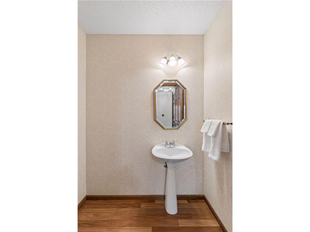 7438 Cahill Road Edina MN 55439 7025294 image27