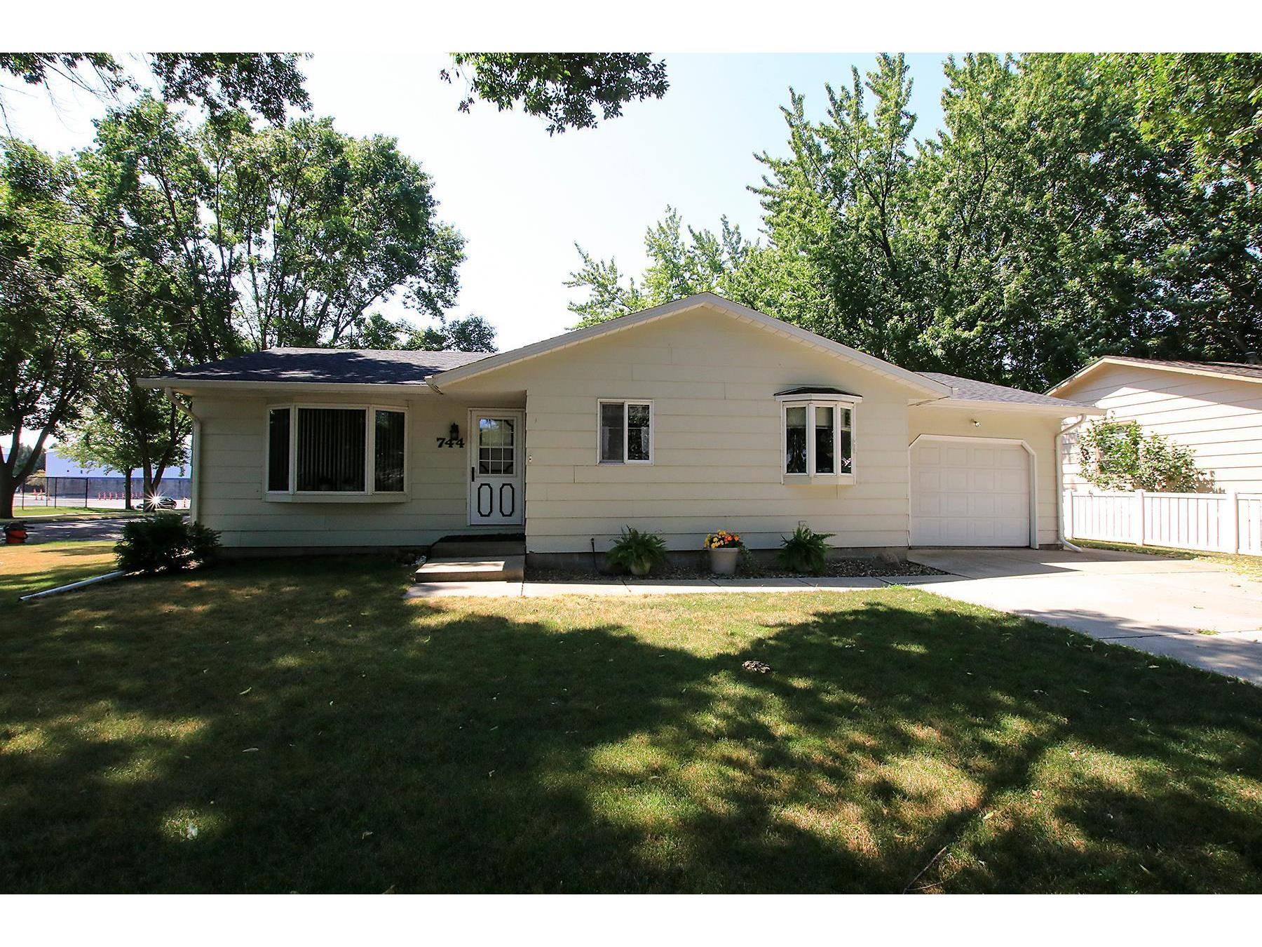 744 Craig Avenue SW, Hutchinson, MN 55350 MLS 6015099 Edina Realty