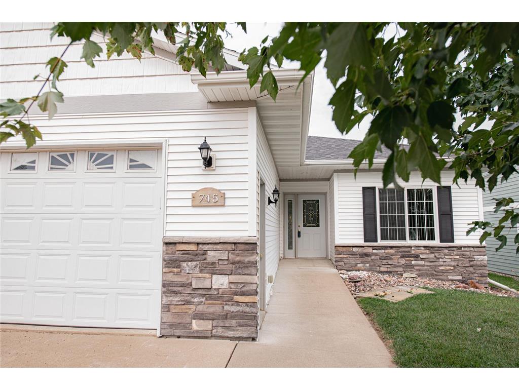 745 36th Avenue Goodview MN 55987 6760609 image1