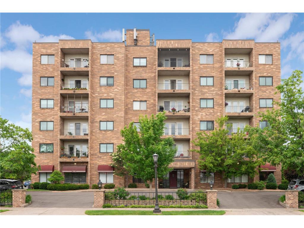 745 Grand Avenue #402 Saint Paul MN 55105 6705554 image1