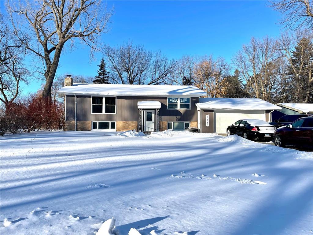 746 W Shore Drive Worthington MN 56187 6317442 image1
