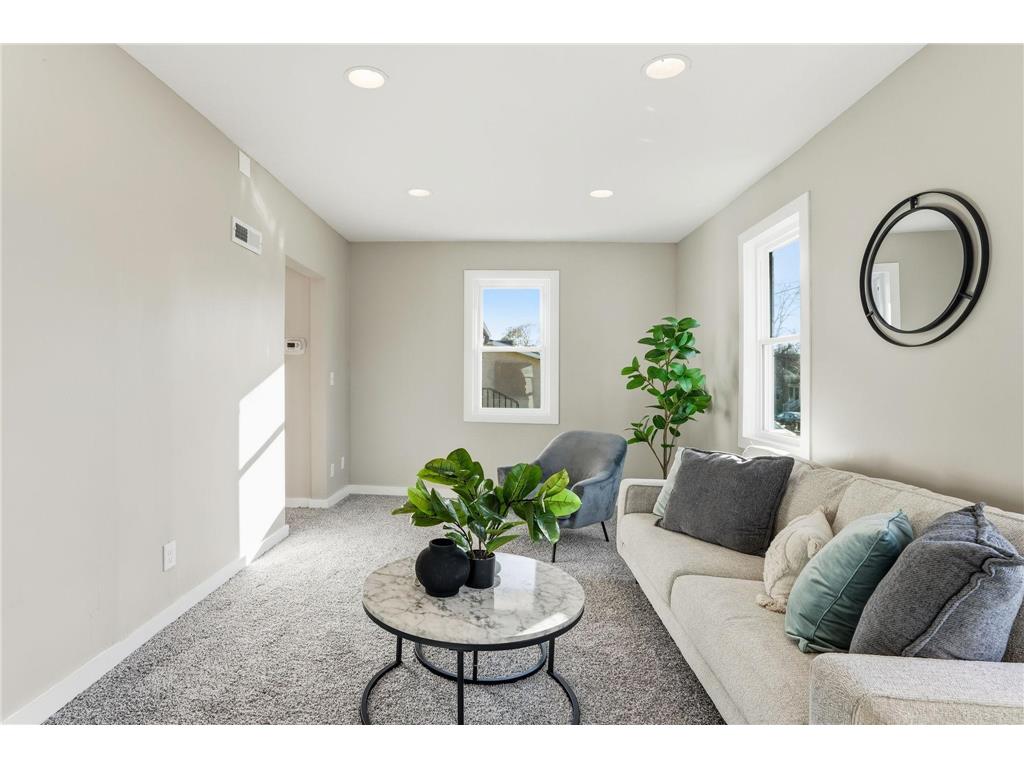 747 Buchanan Street NE Minneapolis MN 55413 7011712 image1