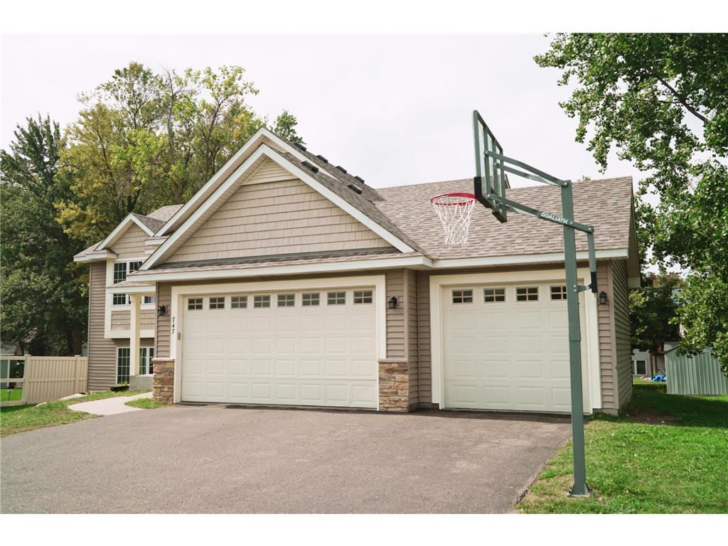 747 Crestview Drive N, Maplewood, MN 55119 MLS 6262295 Edina Realty