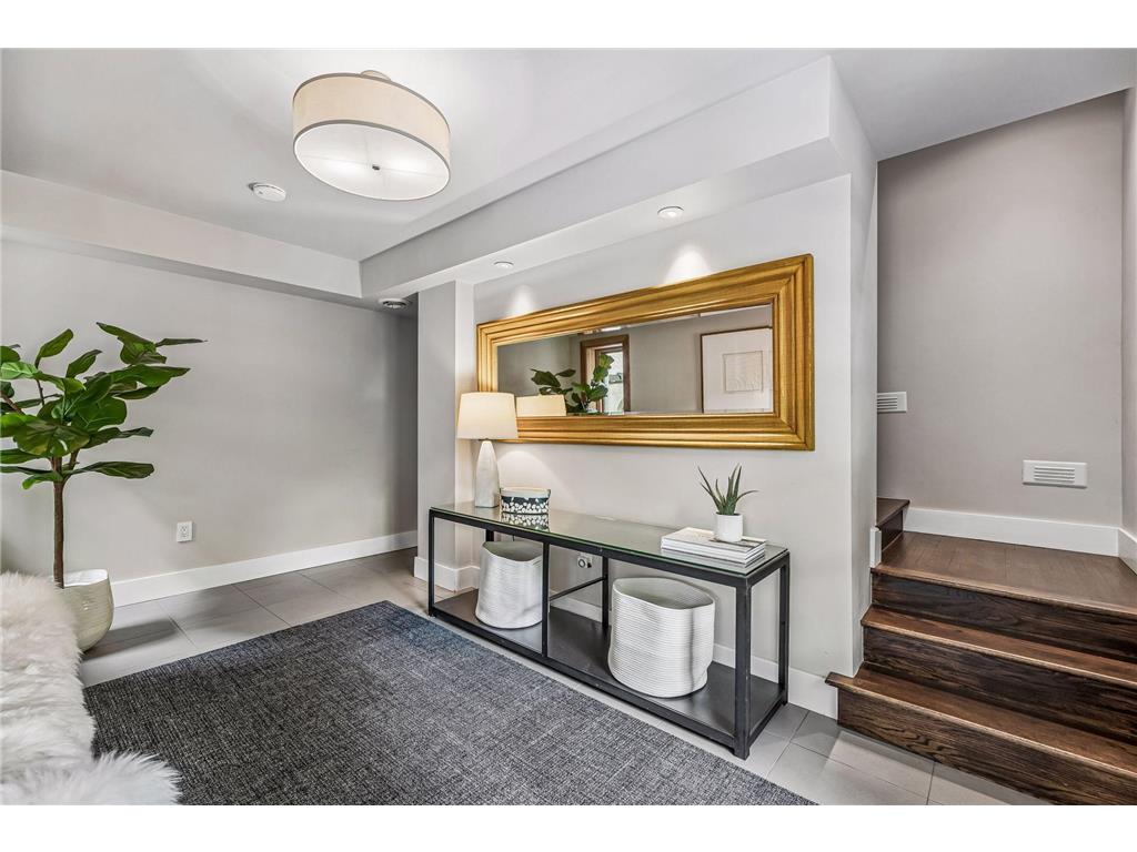 747 Kenwood Parkway Minneapolis MN 55403 7106175 image4
